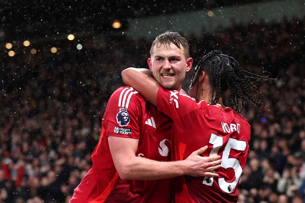 Manchester United: De Ligt dẫn dắt hàng thủ trẻ, vững vàng hướng đến tương lai