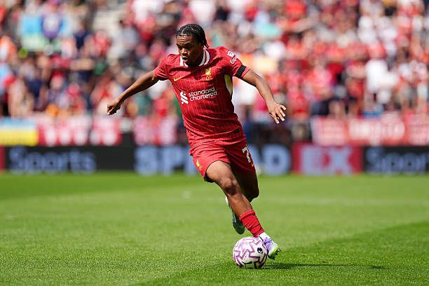 Rio Ngumoha: Thần đồng 16 tuổi và giấc mơ Quả bóng Vàng tại Liverpool